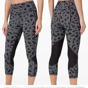 Lululemon Pace Rival Crop Leggings
Size: 4
• lululemon athletica